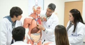 Decano del CMP denuncia que examen Serums 2024 afecta calidad de profesionales