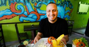 «El Punto Negro del Chato», deleita con su ceviche carretillero, jalea mixta, tiradito y más