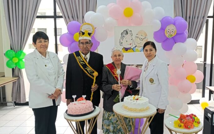 Coronel y técnica en enfermería fueron coronados como Rey y Reyna de la Primavera 2024 en el hospital Geriátrico PNP