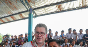 Minedu entrega material educativo a colegio en Urakusa, provincia de Condorcanqui, Amazonas
