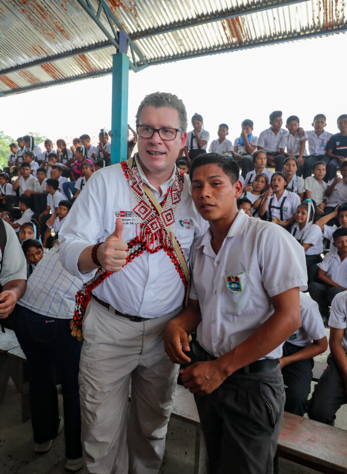 Minedu entrega material educativo a colegio en Urakusa, provincia de Condorcanqui, Amazonas