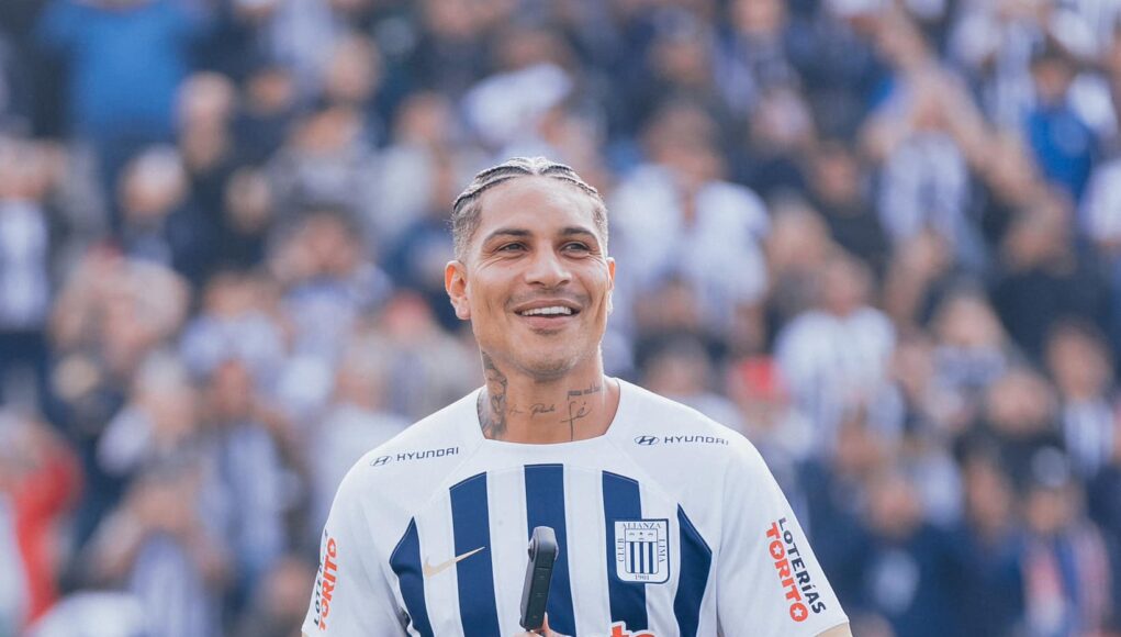 Emocionante presentación de Paolo Guerrero ante hinchas de Alianza Lima en Matute