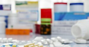 Colegio Químico Farmacéutico de Lima demanda atención urgente a pacientes crónicos