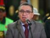 Ministro Santiváñez amenaza a periodistas que difundan audios comprometedores