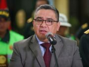 Ministro Santiváñez amenaza a periodistas que difundan audios comprometedores