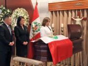 Dina Boluarte encabeza despedida de exdictador Fujimori en velorio