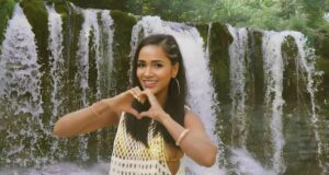 Sanela la cantante peruana que conquista con gran suceso Francia