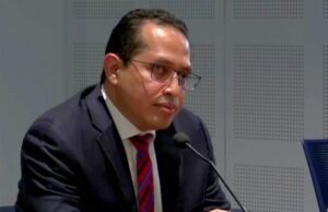 Roberto Burneo es el nuevo presidente del JNE: reemplaza a Jorge Salas Arenas