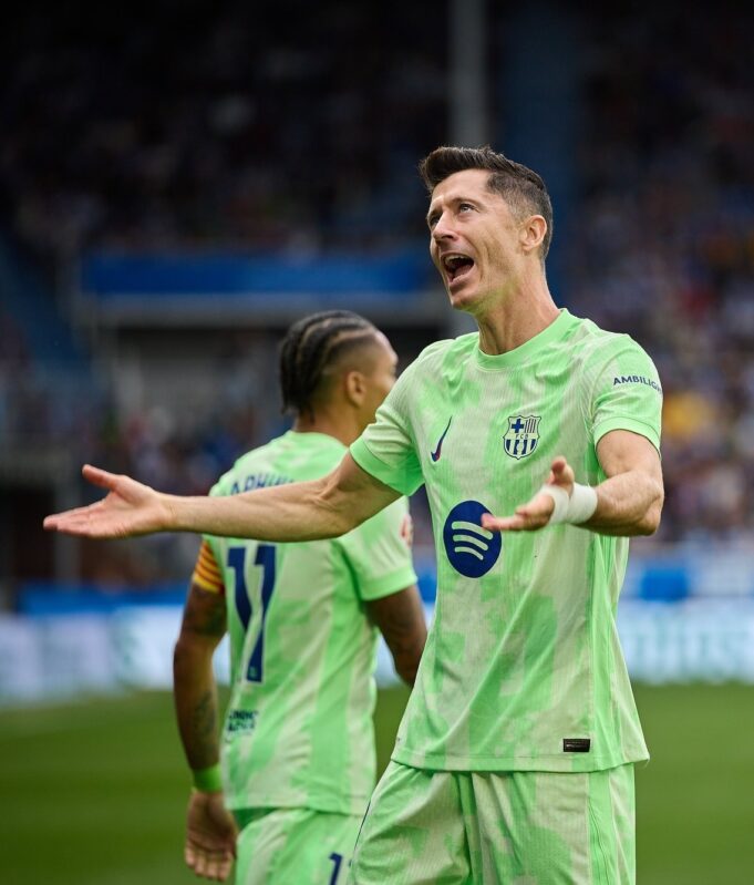 Barcelona sigue imparable en la punta de la Liga de España al golear a Alavés 3-0