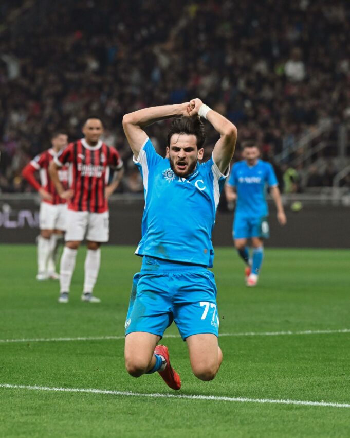 Nápoles le ganó al A.C. Milán 2-0 de visita y alargó la diferencia en la punta del Calcio Italiano