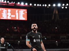 Liverpool no pudo con Arsenal igualando 2-2 y cedió la punta al Manchester City
