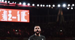 Liverpool no pudo con Arsenal igualando 2-2 y cedió la punta al Manchester City