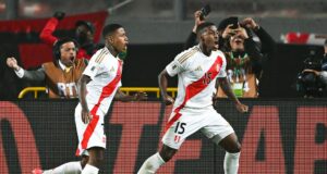 Perú venció a Uruguay 1-0 con gol de Miguel Araujo y sueña con el Repechaje