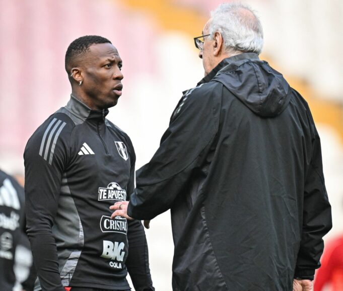 Luis Advincula será otra de las bajas de la Selección para cotejo ante Uruguay
