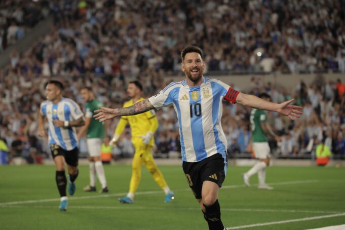 Argentina goleó sin problemas a Bolivia 6-0 con un «triplete» de Lionel Messi