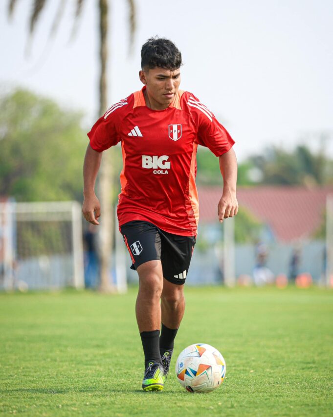 Selección de Perú Sub 15 tuvo su primer entrenamiento en Santa Cruz-Bolivia