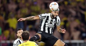 Botafogo con pie y medio en la final al golear a Peñarol 5-0 en Río de Janeiro