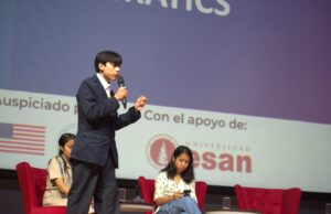 Cumbre Internacional aborda preocupaciones sobre el futuro de la democracia en Perú