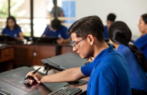 Beca 18: Formación técnica gratuita para jóvenes de alto rendimiento en SENATI