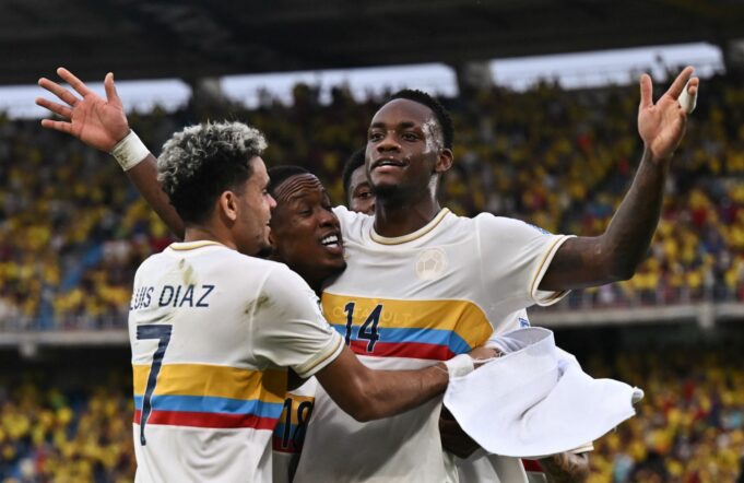Colombia hundió más a Chile en el fondo al golearlo 4-0 en Barranquilla
