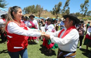 Pensión 65 conmemora su 13° aniversario con intercambio cultural entre tres países