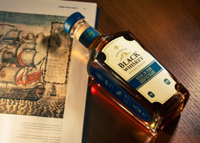 Black Whiskey BAP Unión: Marina de Guerra Del Perú presenta Whiskey Andino de edición especial y con una riqueza única de su travesía por el mundo