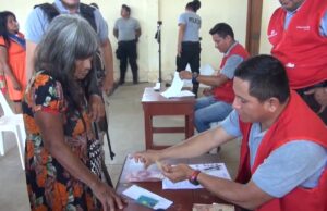 Día Internacional del Adulto Mayor: usuarios de Pensión 65 de Nueva Yarina cobran por primera vez con “carrito pagador”