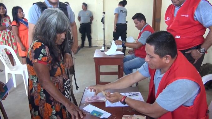 Día Internacional del Adulto Mayor: usuarios de Pensión 65 de Nueva Yarina cobran por primera vez con “carrito pagador”