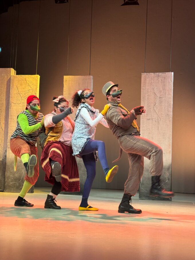 «SOS Patas al rescate»: Una creación colectiva del Grupo Cultural La Casa de Tespis, dirigida por Katya De Los Heros