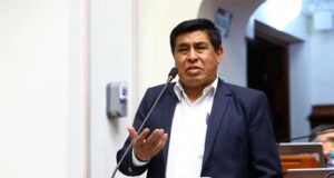 Población de Pasco indignada con congresista ‘Mochasueldo'(VIDEO)