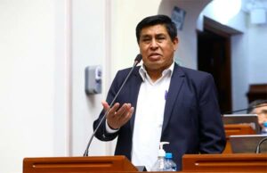 Población de Pasco indignada con congresista ‘Mochasueldo'(VIDEO)