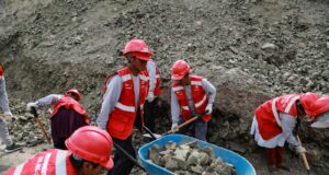 Foncodes ejecuta el mantenimiento de caminos vecinales y trochas carrozables en 91 centros poblados de la región Ayacucho