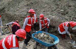 Foncodes ejecuta el mantenimiento de caminos vecinales y trochas carrozables en 91 centros poblados de la región Ayacucho