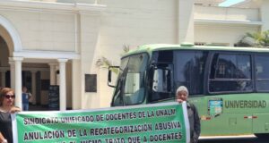 Docentes universitarios en pie de lucha por sus derechos