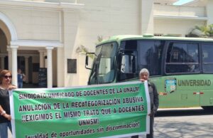 Docentes universitarios en pie de lucha por sus derechos