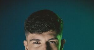 Emil se posiciona en el top 5 con «Piola de Flow» y anuncia nueva canción