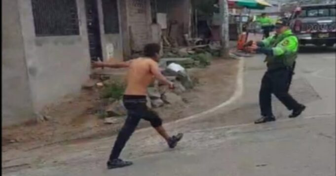 SJM: Ministerio Público logró prisión preventiva contra sujeto que amenazó con cuchillo a su ex pareja y a dos policías