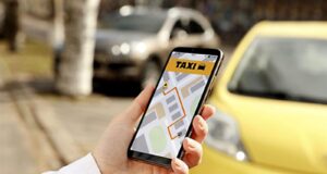 Cuatro claves para solicitar un taxi por aplicativo de forma segura y eficiente