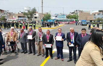 Comité Cívico de Previ Callao realizan izamiento 1000 en plaza “Luis Marelli Carbajal” (VIDEO)