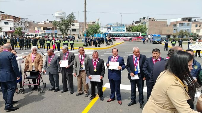 Comité Cívico de Previ Callao realizan izamiento 1000 en plaza “Luis Marelli Carbajal” (VIDEO)