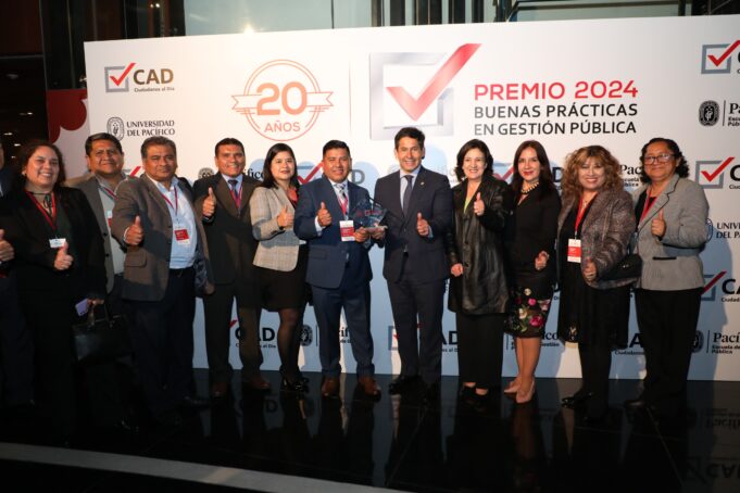 Pensión 65 gana premio de buenas prácticas por entregar lentes que transforman la vida de los adultos mayores