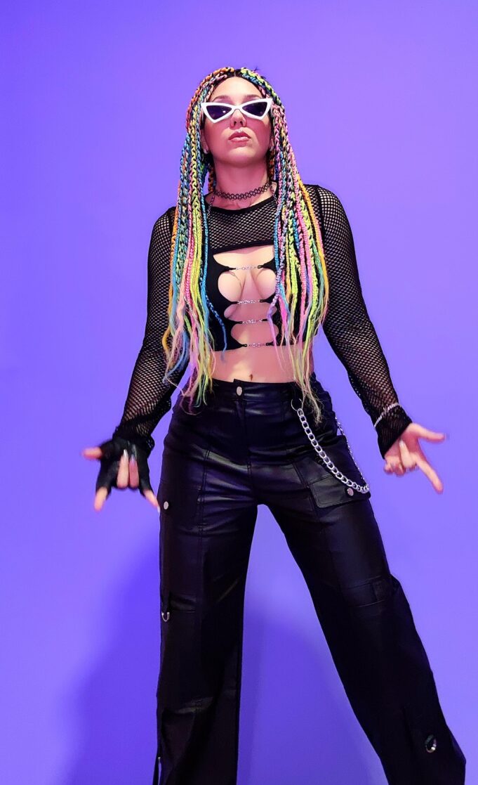 Karmen Muradas: ‘La nena de la salsa’ la rompe con su tema “Cuando Tok Tok”