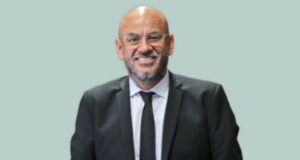 ¡Una noche de «chow, chow, chow» para disfrutar con popular comentarista deportivo Peter Arévalo!