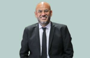 ¡Una noche de «chow, chow, chow» para disfrutar con popular comentarista deportivo Peter Arévalo!