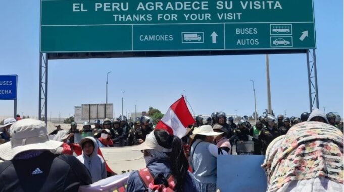 Tacna: Bloquean la frontera con Chile en protesta por la ampliación de penal de Challapalca
