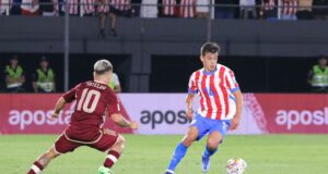 Paraguay venció a Venezuela 2-1 y trepó al sexto lugar de las Clasificatorias Sudamericanas