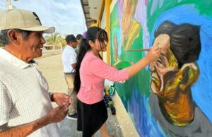 Pensión 65: estudiantes realizan emotivo mural para revalorar el rol de los adultos mayores