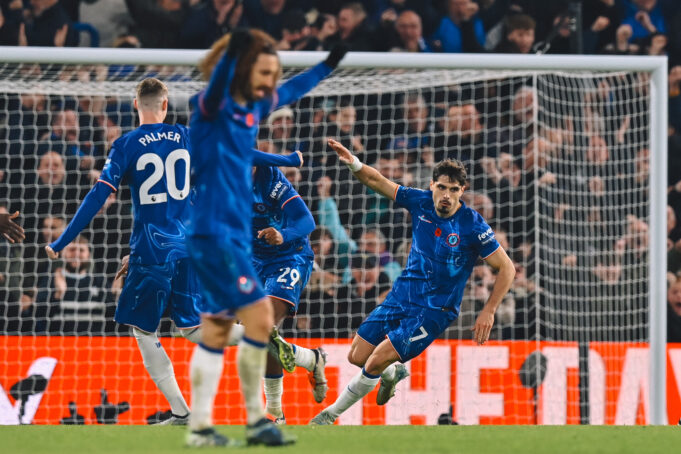 Chelsea y Arsenal empataron 1-1 y siguen detrás de los líderes Liverpool y City