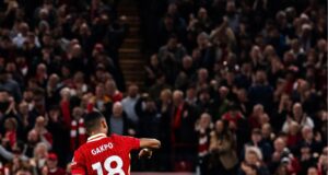 Liverpool retomó la punta de la Premier League al vencer a Brighton 2-1