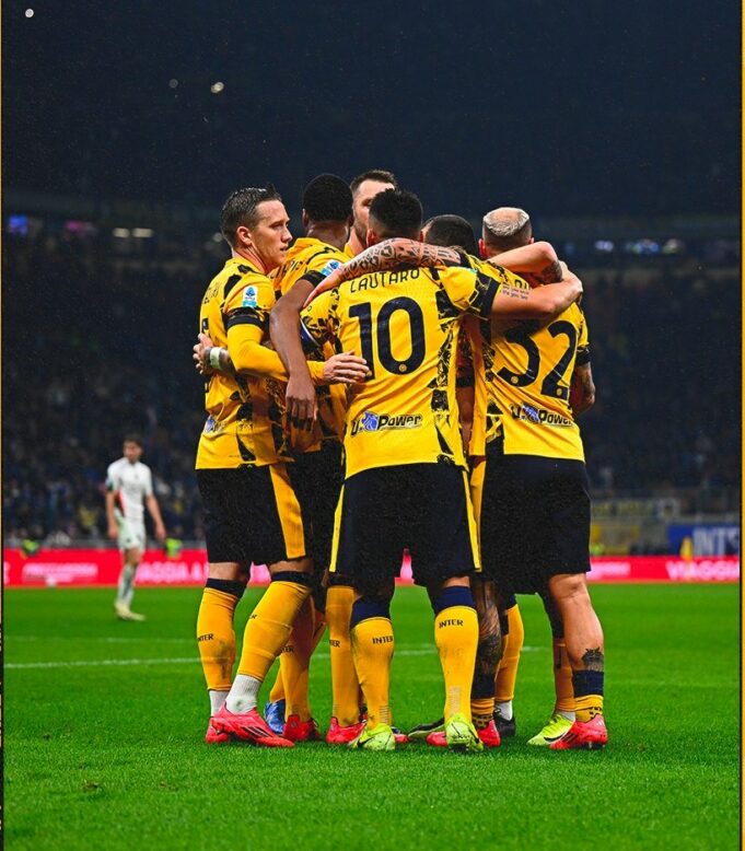 Inter de Milán ganó al Venezia por 1-0 y se puso a un punto del líder Nápoli